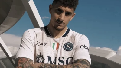 Napoli, ecco la quinta maglia. Le parole di Bianchini