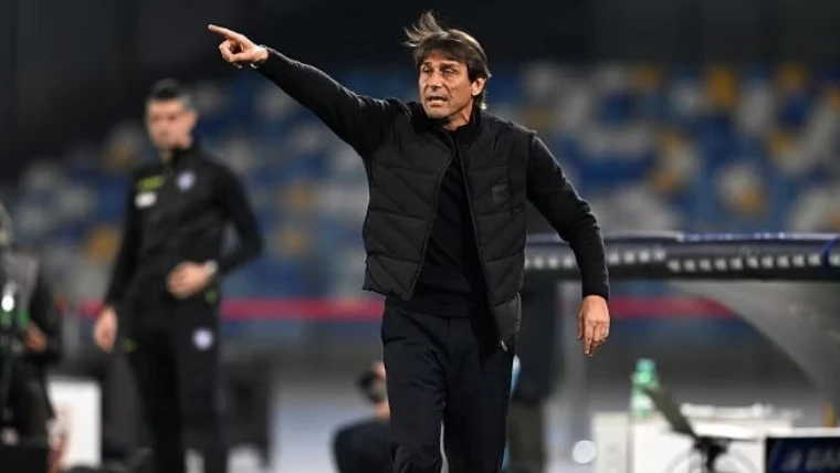Conte e la nuova idea di calcio: "I moduli non bastano più, oggi conta quanti uomini attaccano e quanti difendono"