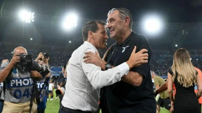 Lazio, Sarri elogia i due nuovi centrocampisti: Guendouzi e Kamada si mettono in mostra