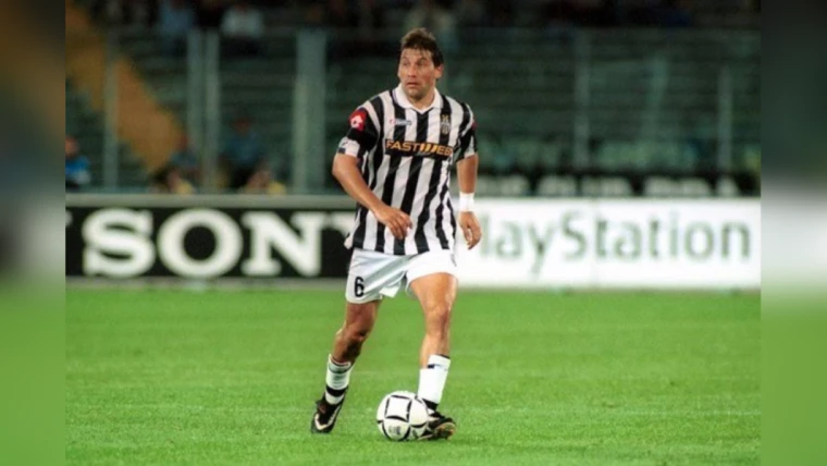 Dall'Uruguay - L'ex Juve e Cagliari O'Neill ricoverato in fin di vita a Montevideo