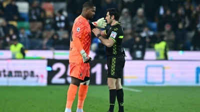 'Magic' Mike Maignan gela San Siro, dopo Dybala ipnotizza anche Calhanoglu dagli 11 metri: Allegri ringrazia il suo capitano