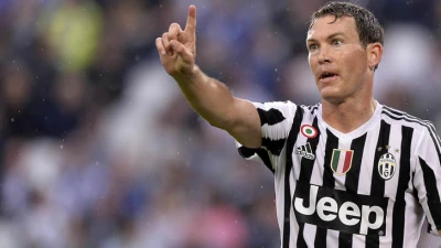 Lichtsteiner: "Ci impegneremo sempre di più per metter pressione al Napoli!"