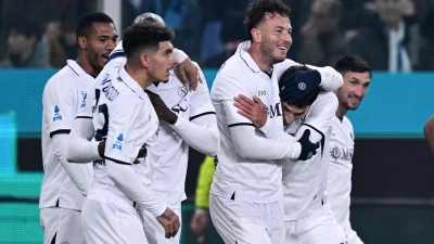 Genoa-Napoli, la moviola: il Var fa tremare due volte gli azzurri, dubbi sul gol annullato