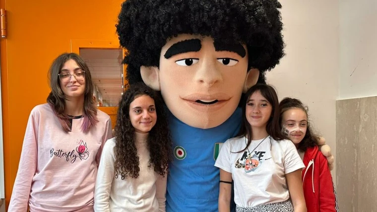 Napoli, Stefano Ceci regala un sorriso: il Santobono accoglie la mascotte partenopea