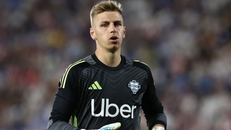 Como, ufficiale il rinnovo di Butez: il portiere resta biancoblu fino al 2030