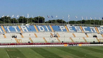 Foto - Partita sospesa a Pescara dopo una forte scossa di terremoto