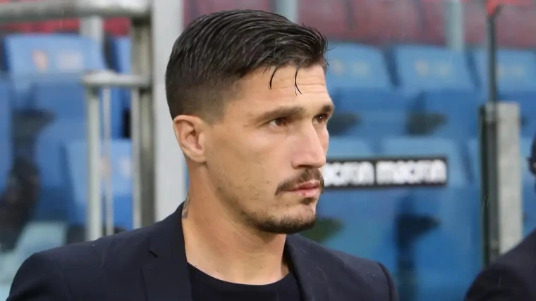 Cagliari, Pisacane sul caso Esposito: “Il gruppo viene prima di ogni cosa, dispiace per ciò che è successo con Sebastiano”