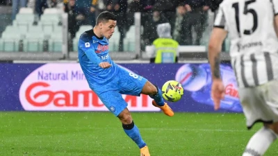 Salvatore Esposito ironizza su Twitter: "Partita condizionata da.."
