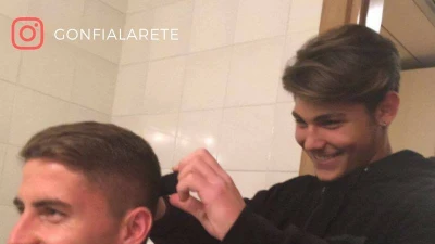 ESCLUSIVA - Jorginho si rifà il look e tra sorrisi e scherzi spunta una confessione...