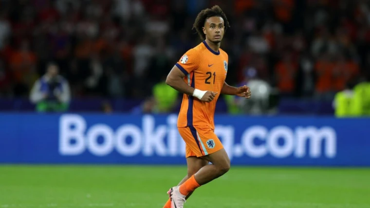 Como, suggestione Zirkzee per gennaio: l’attaccante del Manchester United nel mirino