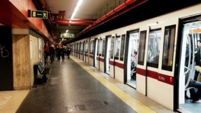 VIDEO - Incredibile incidente a Roma, crolla scala mobile della Metro: coinvolti tifosi CSKA