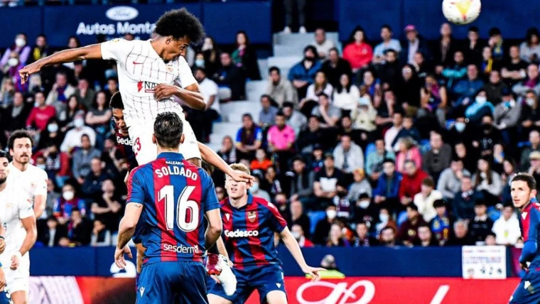 Mercato: Koundè escluso dai convocati del Siviglia, accordo vicino con un altro club