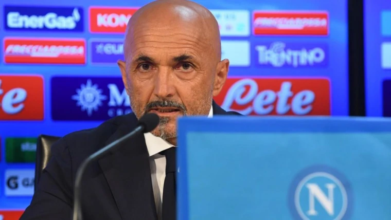 Spalletti in conferenza con due rose: "Per Mahsa Amini e Hadith Najafi"