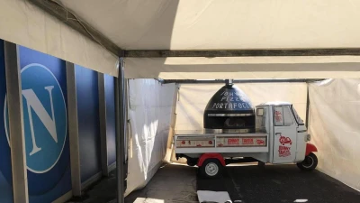 Napoli-Stella Rossa, torna l'apecar Johnny Take Uè