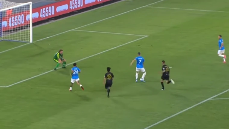 Maradona in festa: le leggende del Napoli accendono la “Notte dei Leoni” tra gol, nostalgia e beneficenza
