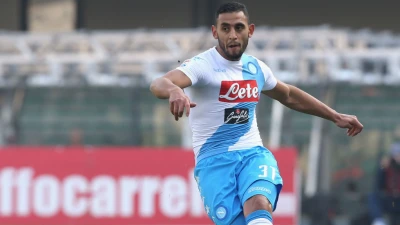 Rinnovo Ghoulam, l'agente vuole triplicare l'ingaggio: due big su di lui ma l'algerino sta bene a Napoli, la situazione