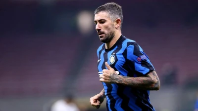 Inter, Kolarov punzecchia il Napoli: “L’anno scorso le nostre competitor se ne stavano sul divano, bisogna perdere come ha fatto l’Inter”