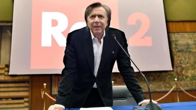Rai 2, Freccero: "Quella maglia condiziona, fateci almeno indignare..."