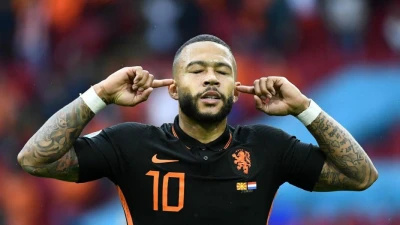 Depay, infortunio e polemica: “Usavo il telefono per motivi medici”
