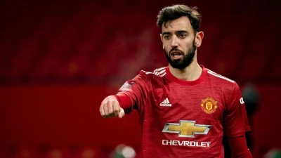 Manchester United, è caos: profilo X di Bruno Fernandes violato, attacco a Ineos e contenuti scioccanti