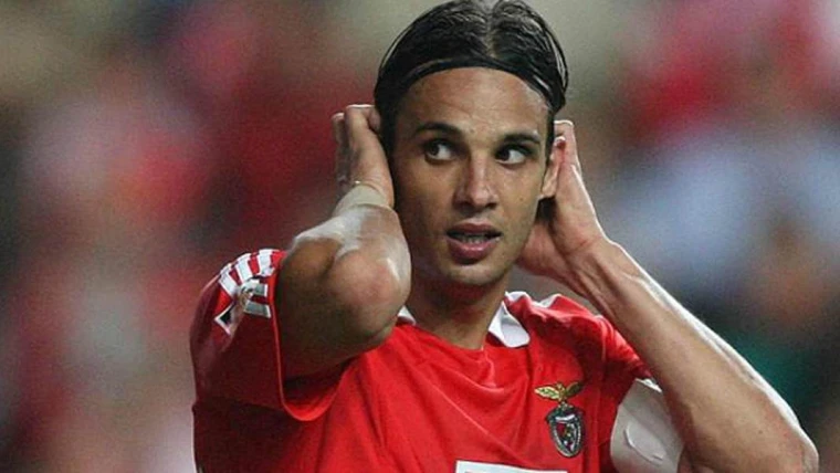 Nuno Gomes: "Grimaldo alla Juventus? C'è anche la Germania"