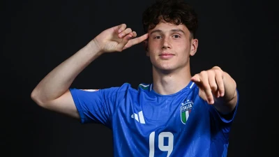 Roma, Arena, il prodigio che ha entusiasmato l'Olimpico: debutto e gol a 16 anni con Gasp
