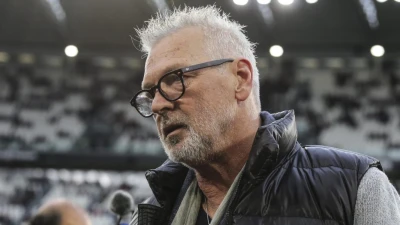 Napoli, Stefano Tacconi commuove tutti al murale di Maradona ai quartieri Spagnoli