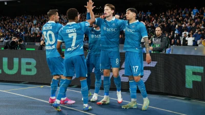 Napoli travolgente: 3-0 all’Empoli, il duello Scudetto con l’Inter continua