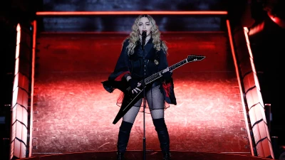 FOTO - Madonna e il panaro solidale di Napoli: "Dio benedica l'Italia"