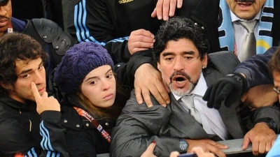 Il Napoli scrive a Dalma e Gianinna Maradona: "Per voi lo stadio è sempre aperto"