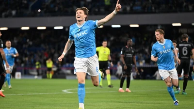 La Lazio è un lontano ricordo. Napoli arrembante, McTominay MVP, la prima su azione di King Kev e Alisson scherza la Cremo