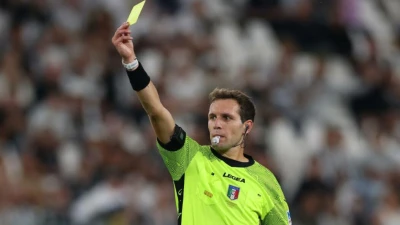 Napoli-Cagliari, Kvara "maltrattato" e Marcenaro nel mirino dei social: "Mourinho aveva ragione"