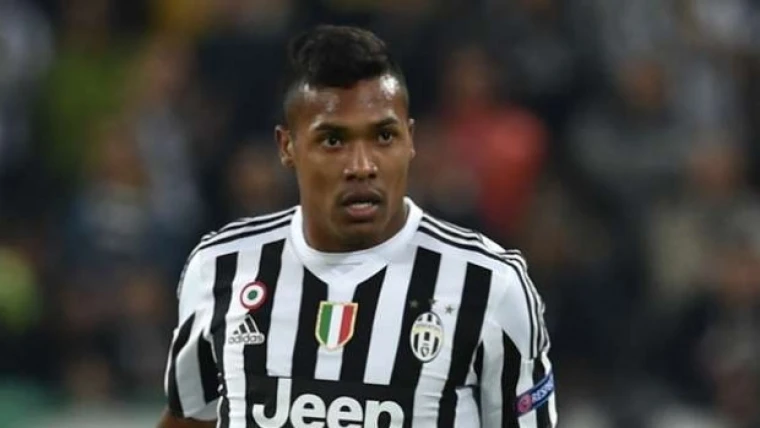 Alex Sandro vicino all’addio: ha chiesto alla Juventus di esser ceduto