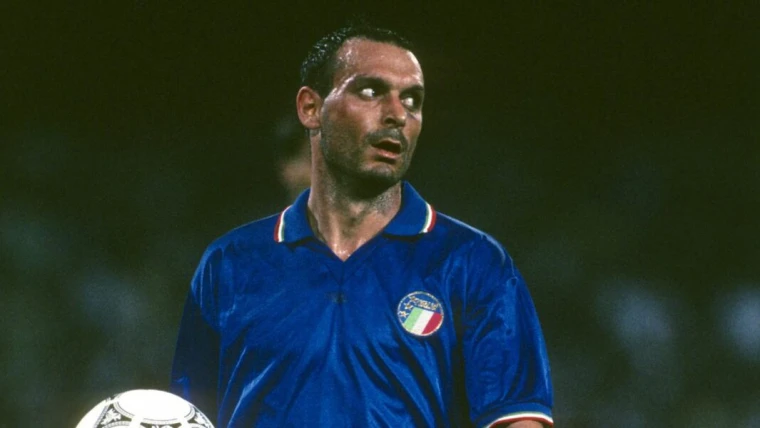 Schillaci, Totò ricoverato, il mondo del calcio in ansia. Baggio: "Forza!".