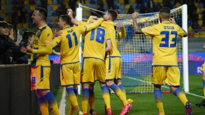 Frosinone, grande festa per la squadra dopo aver sbancato Napoli. E c'è chi punzecchia De Laurentiis...