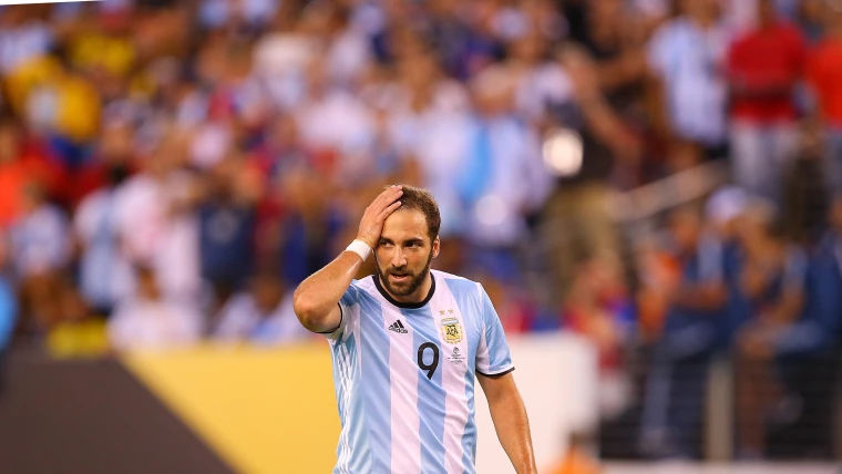 WENGER BLOCCA L'AFFARE HIGUAIN