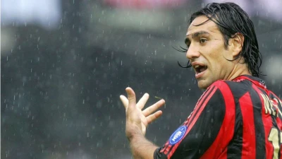 Frosinone, la società ciociara esonera il tecnico Alessandro Nesta: è ufficiale