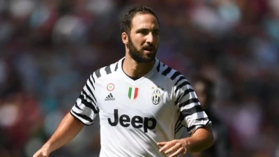 Pistocchi:"Esordio di Higuain: leggero sovrappeso o maglia sbagliata?"
