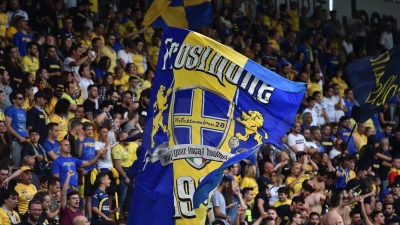 Tentata aggressione ai giornalisti del Napoli a Frosinone e danni alle loro auto: delirio nel post gara