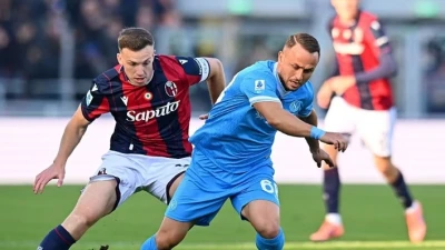 Questo Napoli "dà fastidio" davvero, ma non come intende Conte. Il Bologna merita e vince