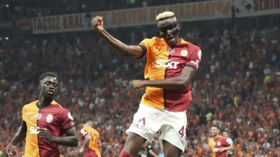 Calciomercato Napoli, Juventus in pressing per Osimhen: De Laurentiis pone il veto