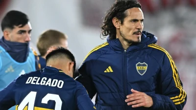 Napoli, Cavani conquista ancora i tifosi: in vacanza in Sardegna entra in un ristorante e grida "Forza Napoli"