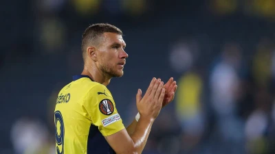 Fiorentina, Dzeko saluta Firenze e riparte dalla Germania: ufficiale il trasferimento allo Schalke 04