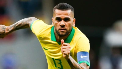 Dani Alves, il fratello smentisce il suicidio dell'ex terzino in carcere: "Cattiverie"