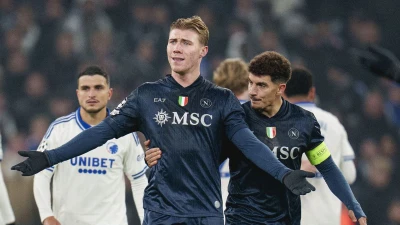 Che spreco in Danimarca. I padroni di casa pareggiano in dieci uomini, non basta il "solito" McTominay
