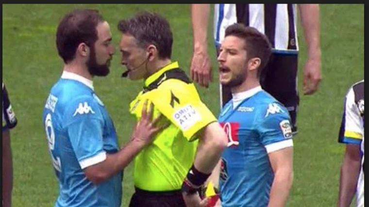 Udinese-Napoli, quando Higuain fu espulso per la rabbia di aver perso lo scudetto - VIDEO