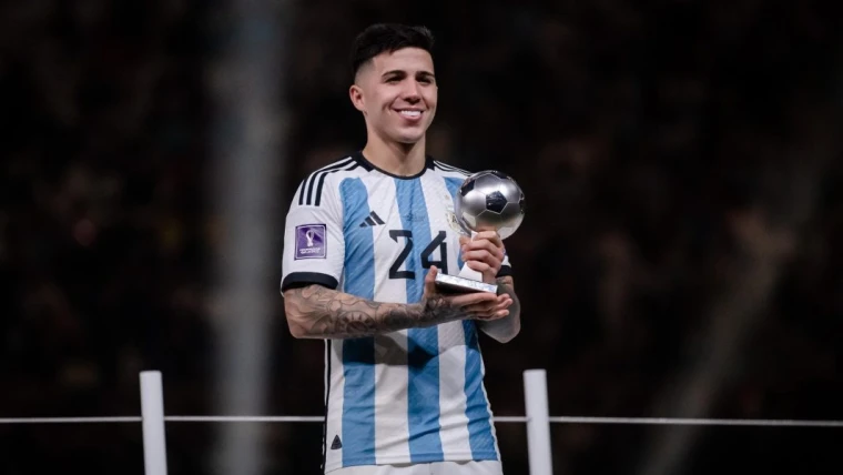 Chelsea, Rosenior punisce Enzo Fernandez: due partite di stop