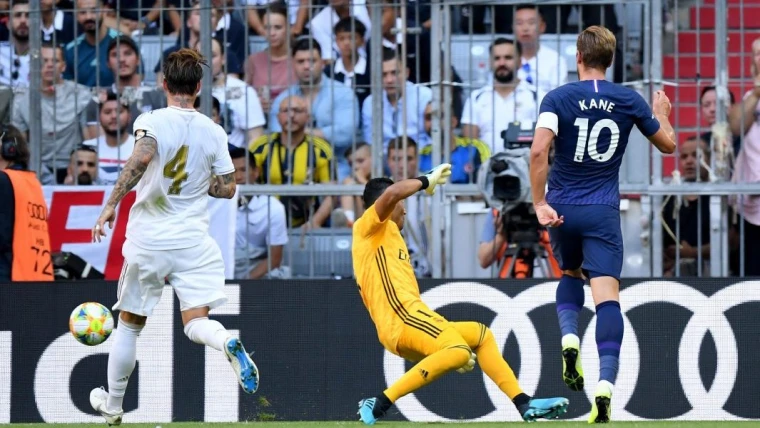 Tottenham, dietrofront Kane: "Voglio restare e ripagare i tifosi con un trofeo"