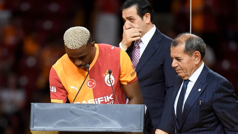 Juventus, Osimhen, il Galatasaray alza il muro: "Nessuna clausola, resterà con noi a lungo"